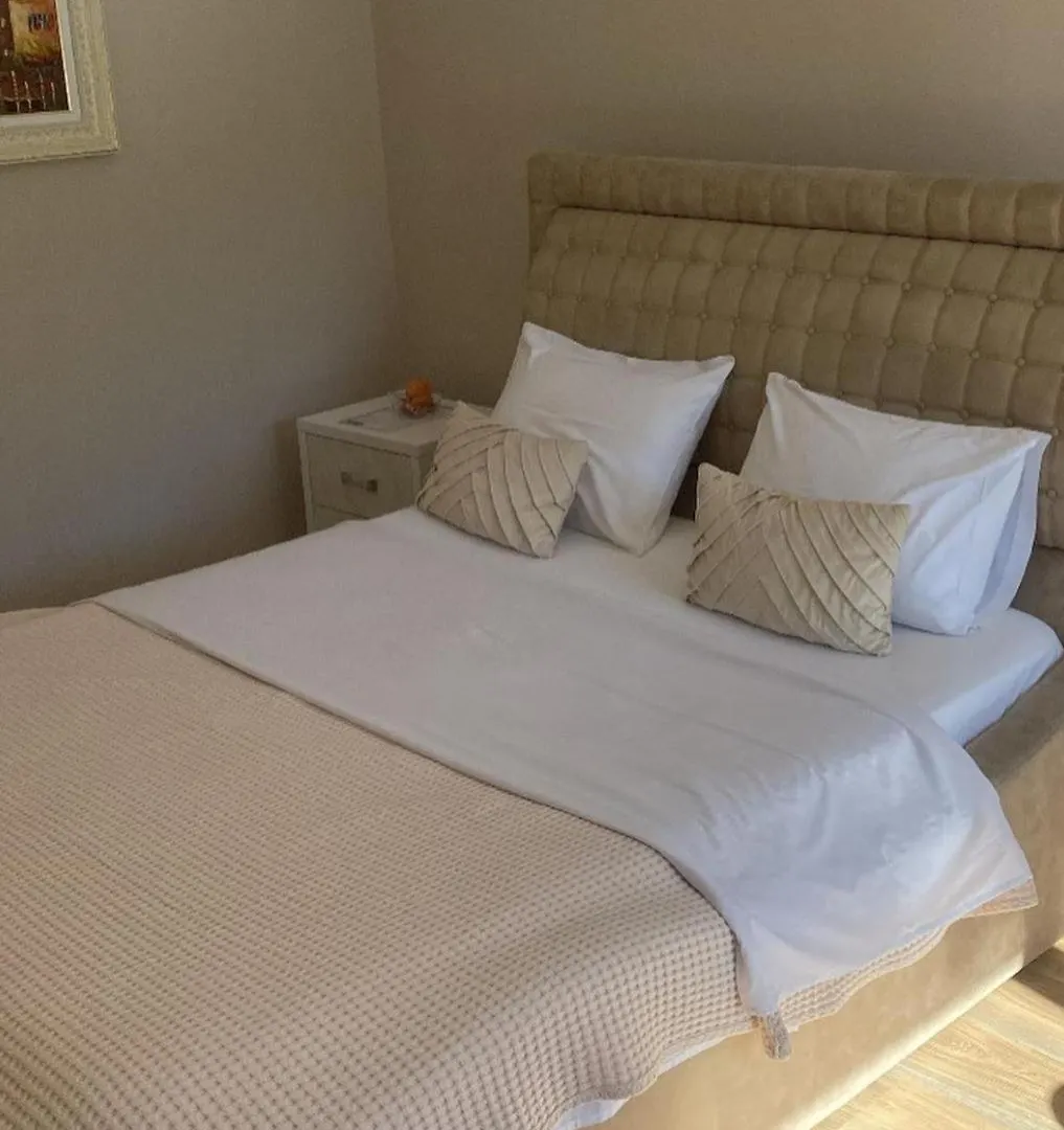 Dm Company Bed & Breakfast Petrele